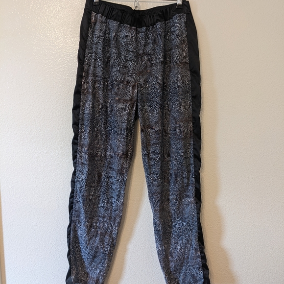 Lululemon pants - Picture 9 of 9
